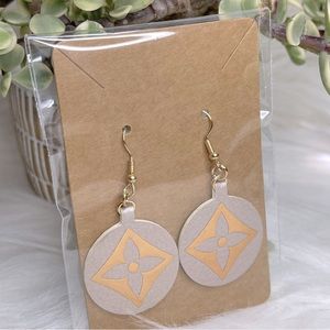 Flower earrings gold